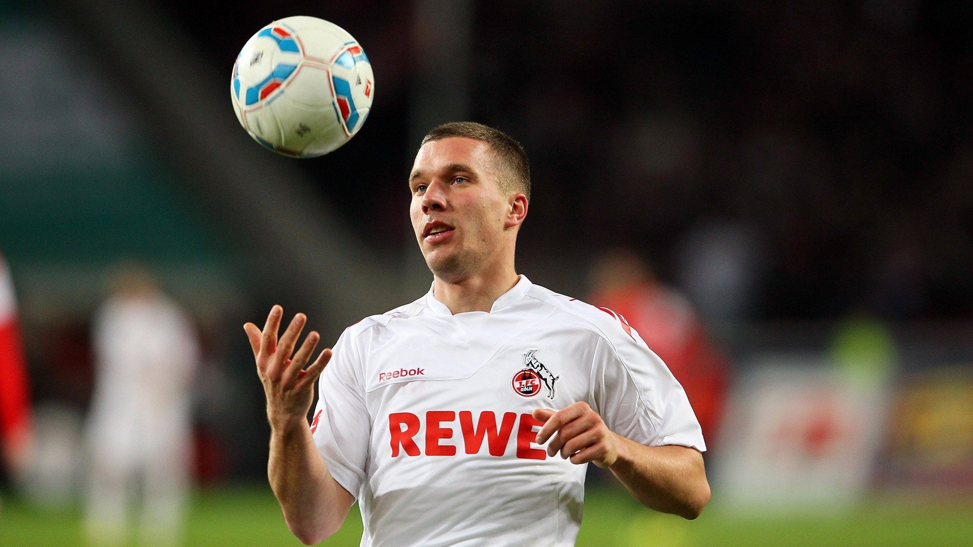 梅西冠军级表现闪耀欧陆，里昂对阵拉齐奥见证球王时刻